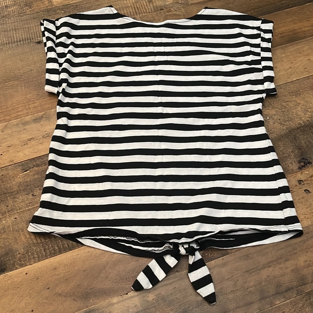 BOGO🥳MLP tie front top - Picture 4 of 4
